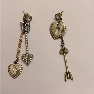 Betsey Johnson super cute earrings!!